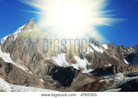 sonnigen Bergen