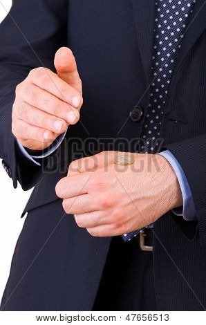 Geschäftsmann machen Kopf oder Zahl.