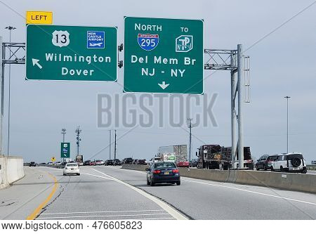 New Castle, Delaware, U.s.a - April 14, 2023 - The Heavy Traffic On The Road Near Route 13 And Inter