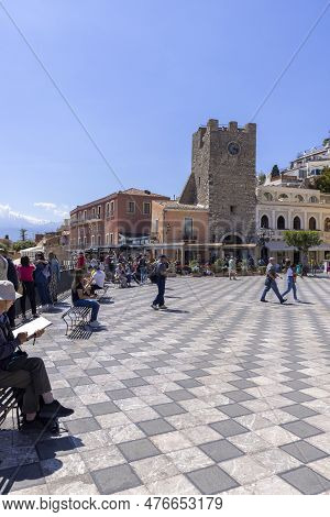Taormina, Sicily, Italy - April 28, 2023: The Porta Di Mezzo (middle Gate) On Piazza Ix Aprile, Main