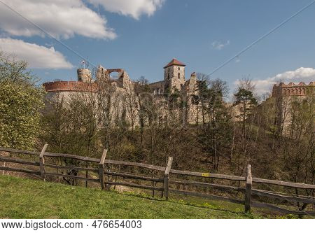 Tenczyn Castle - The Ruins Of A Castle Located In The Jura Krakowsko-częstochowska, Included In The 