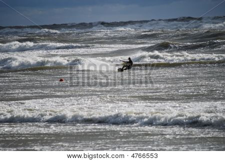폭풍에 Kiteboarding