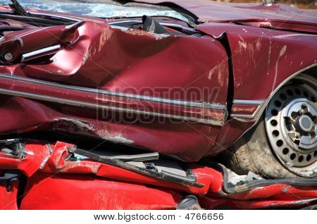 Voitures rouges aplaties