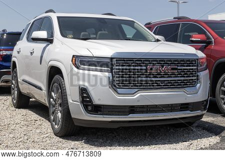 Fishers - Circa May 2023: Gmc Acadia Suv Display At A Dealership. Gmc Offers The Acadia In Sle, Slt,