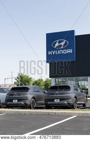 Noblesville - Circa May 2023: Hyundai Ioniq 5 And Ioniq 6 Electric Vehicle Ev Display. Hyundai Offer