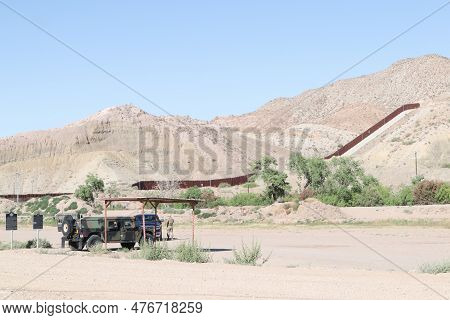 El Paso, Texas, Usa, May 23, 2023: Us Army Humvees Protecting The Us-mexico Border.