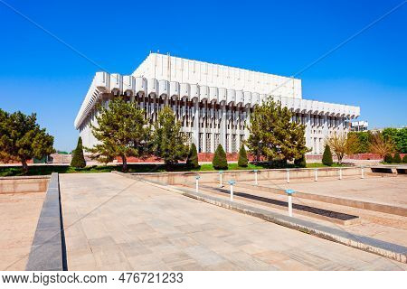 Tashkent, Uzbekistan - April 11, 2021: Friendship Of Peoples Palace At The Bunyodkor Square In Tashk