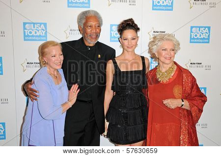 Zina Bethune and Morgan Freeman and Ashley Judd and Ellen Burstyn at the USA Today Hollywood Hero Gala honoring Ashley Judd,  Montage Hotel, Beverly Hills, CA.  11-10-09