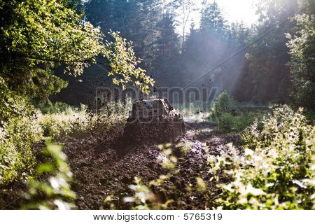 Off Road lastbil i retssag konkurrence