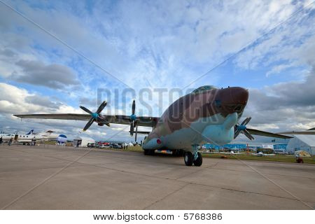 Flyvemaskine An-22 August 20, 2009 i Zhukovsky, Moskva.