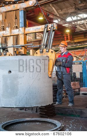 Worker moves prepared unit to warehouse