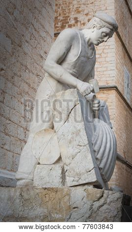 Binissalem stone mason sculpture