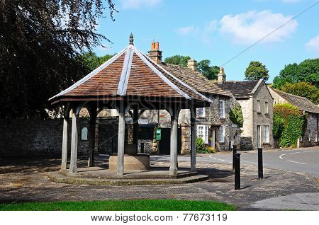 Ashford-in-the-Water village well.
