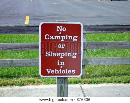 Ingen Camping eller Sleaping i køretøjer tegn
