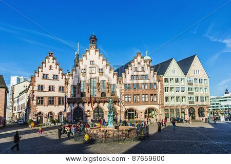 People On Roemerberg Square In Frankfurt