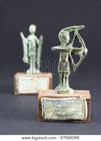 Archer Bronze Statuette And Chieftain Praying With Cloak And Stick Fgurine