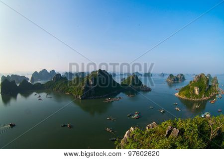 Beautiful seascape with mountain in Ha Long Bay, Vietnam.