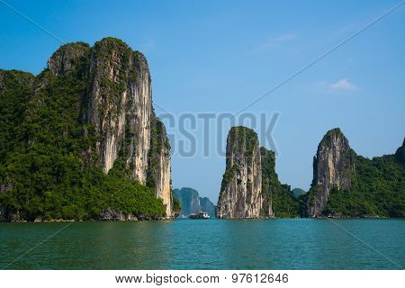 Beautiful seascape with mountain in Ha Long Bay, Vietnam.