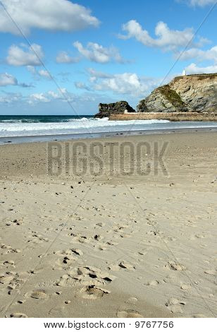 Portreath แซนดี้บีและขาวเมฆ คอร์นวอลประเทศอังกฤษ