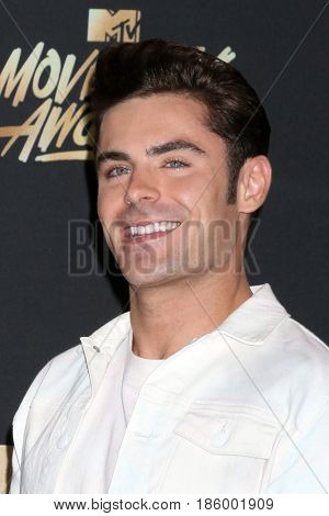 LOS ANGELES - MAY 7:  Zac Efron at the MTV Movie and Television Awards on the Shrine Auditorium on May 7, 2017 in Los Angeles, CA