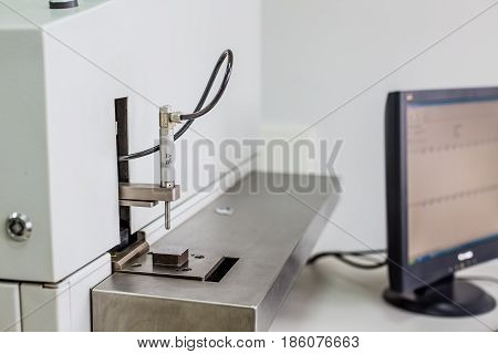 Steel quality control stand for metalworking spectral analysis