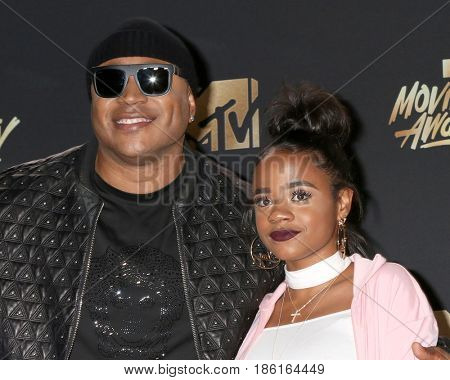 LOS ANGELES - MAY 7:  Simone Smith, LL Cool J, Nina Simone Smith at the MTV Movie and Television Awards on the Shrine Auditorium on May 7, 2017 in Los Angeles, CA
