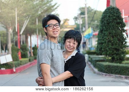 Thai family to dress modestly cover their bodies like a normal everyday life into the temple to make merit. And after making merit will feel good mind is happy to everyone.