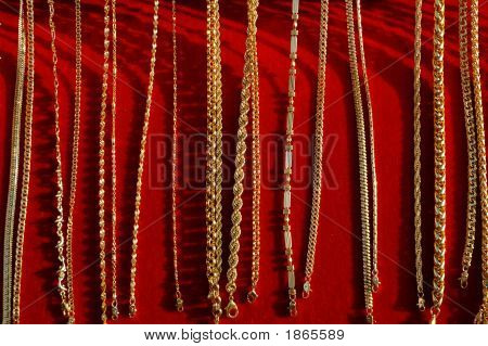 Colares de ouro