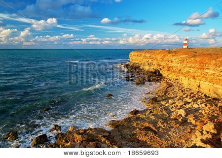 Paesaggio marino al tramonto. Composizione del paesaggio.