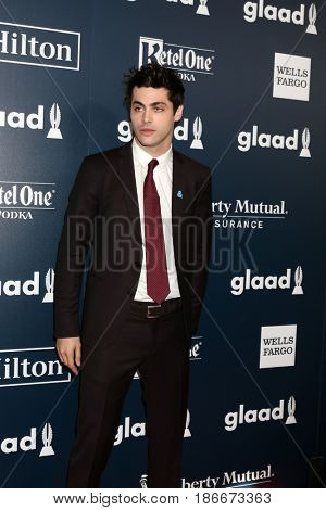 LOS ANGELES - APR 1:  Matthew Daddario at the 28th Annual GLAAD Media Awards at Beverly Hilton Hotel on April 1, 2017 in Beverly Hills, CA
