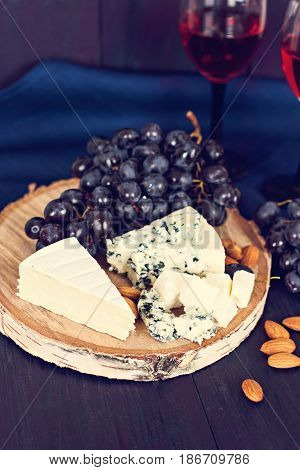 Wine, Grapes, Nuts, Cheese, Blue Cheese. Dinner, Lunch, Romantic Date, Picnic.