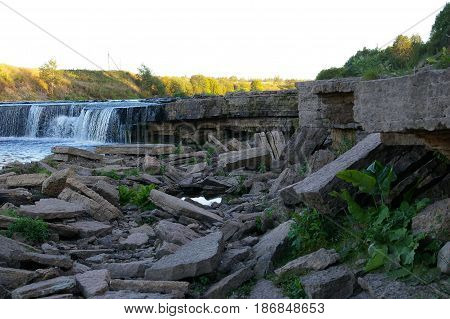 The Sablino plain waterfall and the quarry is a unique monument of nature.