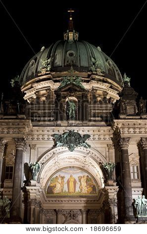 Berliner Dom в ночное время