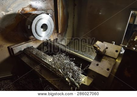 Spindle Chuck For Installed Metal Part On High Precision Cnc Industrial Lathe Turning Machine. Close