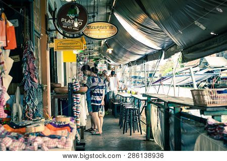 Amphawa, Samut Songkhram, Thailand - Febuary 2019 : Traditional Market Name Amphawa Floating Market 