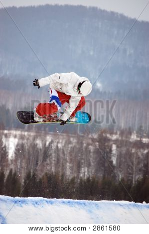 跳跃的滑雪板麻花