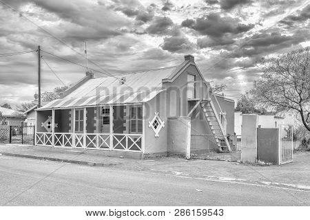 Carnavon, South Africa, September 1, 2018: An Early Morning Street Scene, With An Historic House, In