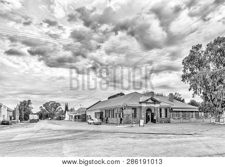 Carnavon, South Africa, September 1, 2018: An Early Morning Street Scene, With A Bank Building And H