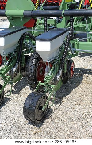 Mechanical Seed Drill Planter Agriculture Machinery Seeder
