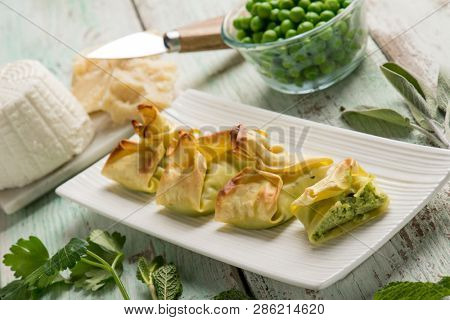fagottini filled with ricotta parmesan cheese and green peas
