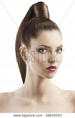 Orgogliosa e Sexy giovane donna, lei sembra In alla lente