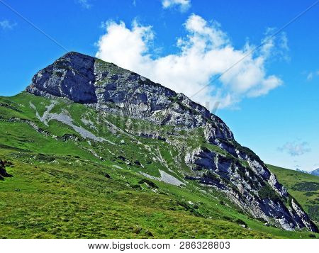 Mountain Hikers On The Alpine Peak Of Margelchopf And In The Alviergruppe Mountain Range - Canton Of