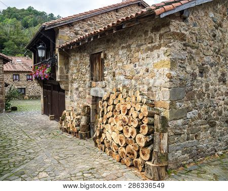 Barcena Mayor, Cabuerniga Valley, With Typical Stone Houses Is One Of The Most Beautiful Rural Villa