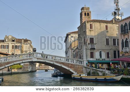 Venice, Italy - August 10, 2014: People At The Guglie Bridge,  Over The Cannaregio Canal In Venice, 