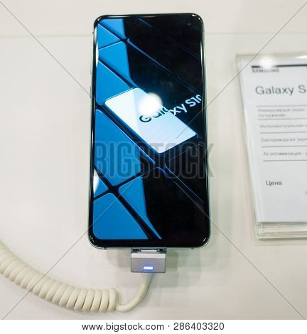 February 28, 2019 Moscow, Russia. The New Smartphone From Samsung Galaxy S10e On The Shelf In The Ga