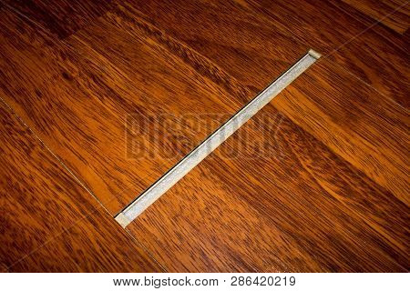 Laminate Locks.laying Laminate.the Discrepancy Between The Joints Of The Laminate.