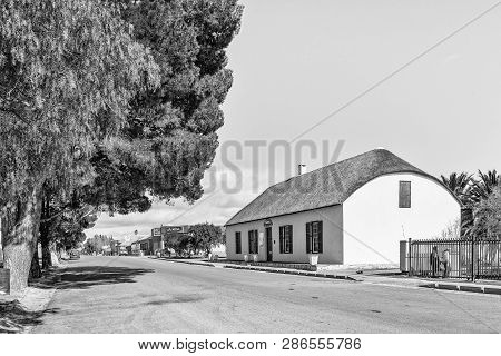 Fraserburg, South Africa, August 7, 2018: A Street Scene, With The Old Pasonage Museum And Other Bus