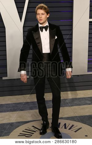 LOS ANGELES - FEB 24:  Antoni Porowski at the 2019 Vanity Fair Oscar Party on the Wallis Annenberg Center for the Performing Arts on February 24, 2019 in Beverly Hills, 