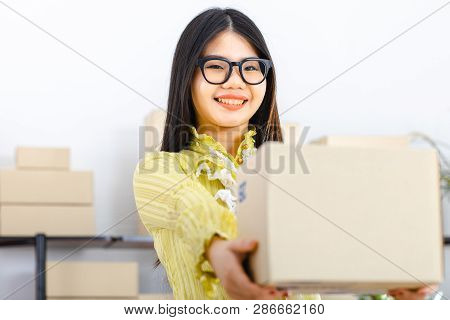 Young Attractive Asian Businesswoman, Long Black Hair, Wearing Glasses, Yellow Blouse, Recheck Order