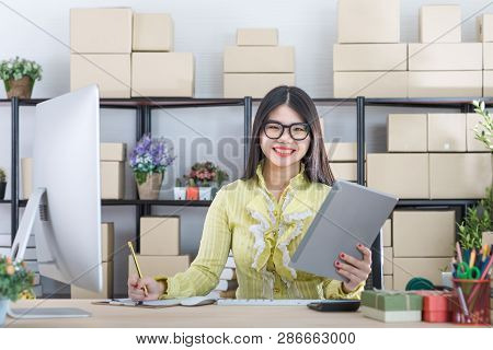 Young Attractive Asian Businesswoman, Long Black Hair, Wearing Glasses, Yellow Blouse, Recheck Order